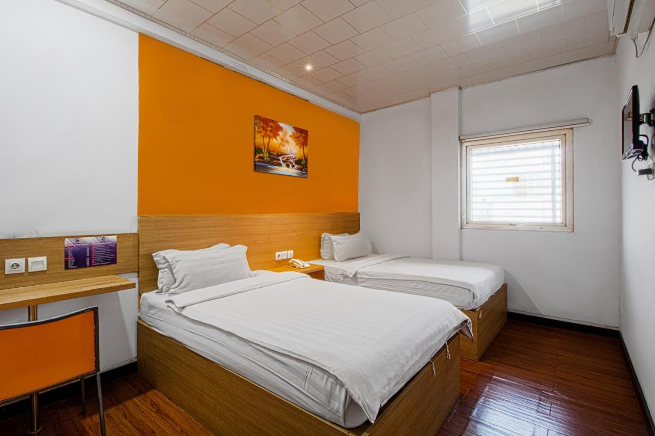 Suba Hotel Jakarta Bagian luar foto